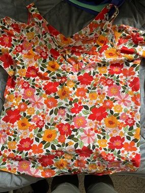 Floral V-Neck Tunic Top in Multi-Color